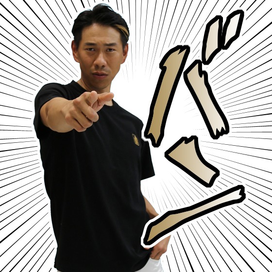 「ジョジョの奇妙なパイル地T-シャツ」のモデル着用イメージ。(C)荒木飛呂彦&LUCKY LAND COMMUNICATIONS/集英社・ジョジョの奇妙な冒険SC製作委員会