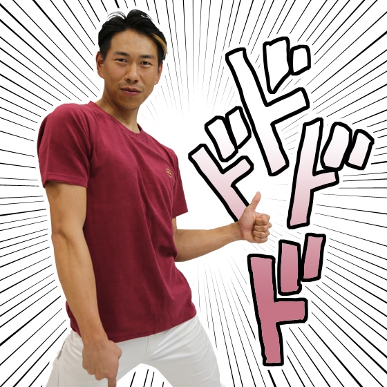 「ジョジョの奇妙なパイル地T-シャツ」のモデル着用イメージ。(C)荒木飛呂彦&LUCKY LAND COMMUNICATIONS/集英社・ジョジョの奇妙な冒険SC製作委員会