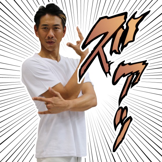 「ジョジョの奇妙なパイル地T-シャツ」のモデル着用イメージ。(C)荒木飛呂彦&LUCKY LAND COMMUNICATIONS/集英社・ジョジョの奇妙な冒険SC製作委員会