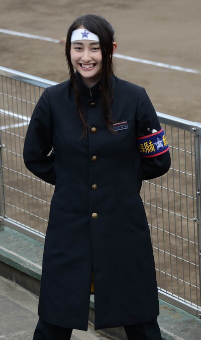 宇佐美団長を演じる早見あかり。