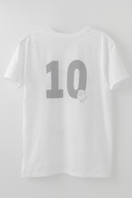 「ハイキュー!!xMANGART BEAMS T 日向翔陽モデル」(c)古舘春一／集英社・「ハイキュー!!」製作委員会・MBS