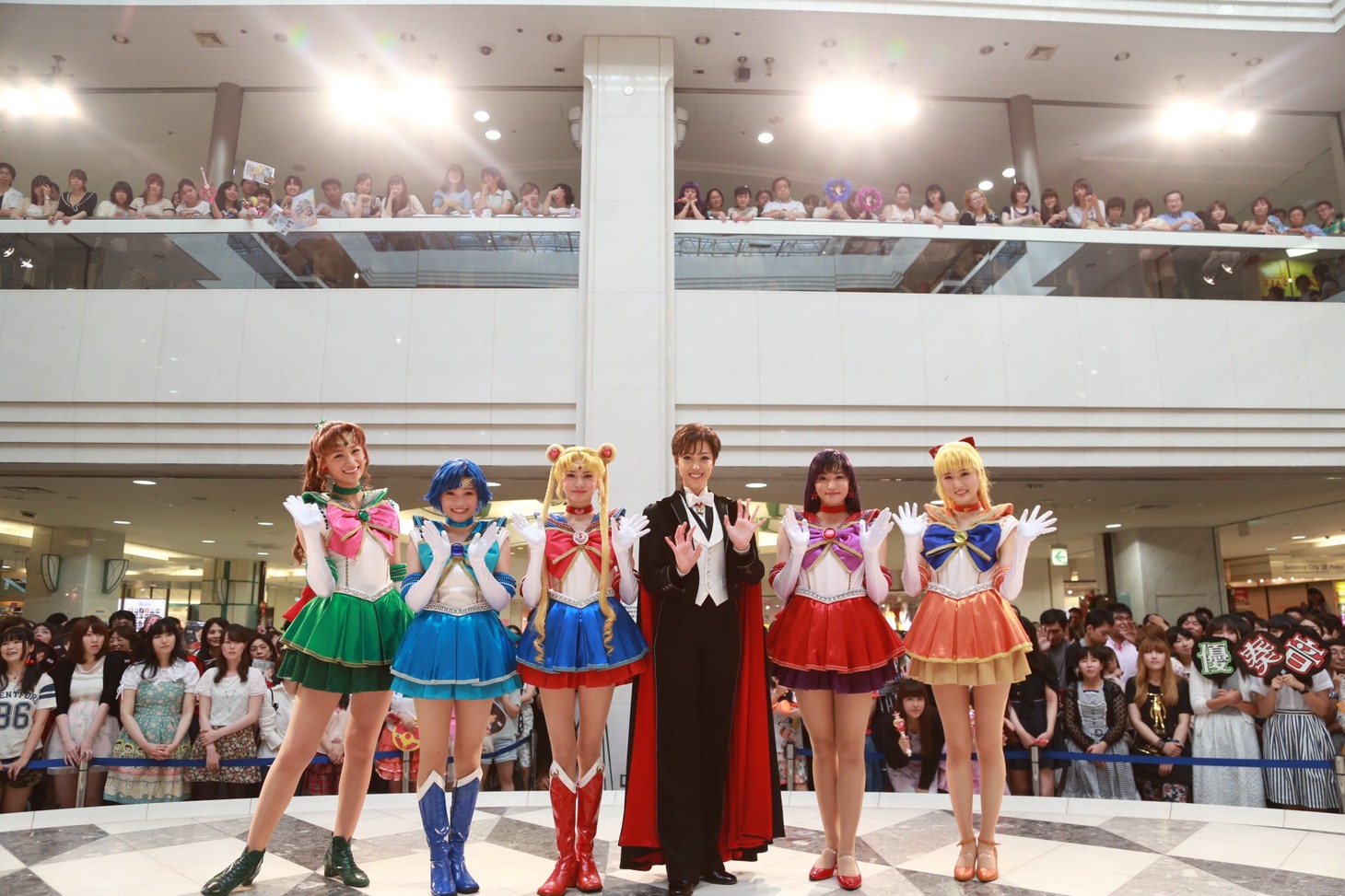 池袋サンシャインシティ噴水広場にて行われたイベントの様子。