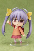 「ねんどろいど 宮内れんげ」でにゃんぱすーを再現した様子。(c)2013 あっと・株式会社KADOKAWA メディアファクトリー刊／旭丘分校管理組合
