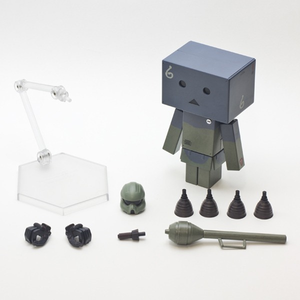 「よつばと！マシーネンダンボー #001 S.A.F.S.」(c)KIYOHIKO AZUMA/YOTUBA SUTAZIO(c)Kow Yokoyama 2014