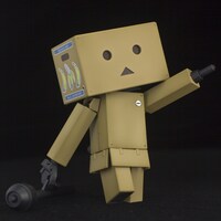 「よつばと！マシーネンダンボー #003 BANANA BOX」(c)KIYOHIKO AZUMA/YOTUBA SUTAZIO(c)Kow Yokoyama 2014