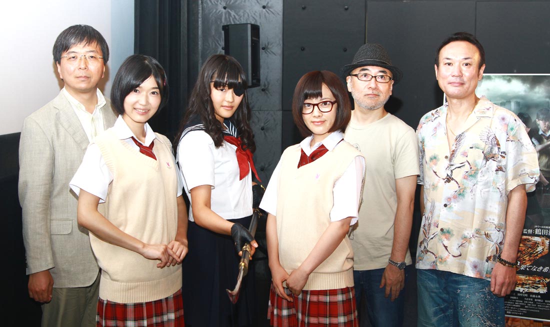 （左から）鶴田法男監督、木嶋のりこ、川本まゆ、田中美晴、相原コージ、中村隆天