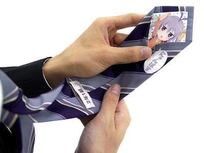 仕事で疲れたとき、人生の壁にぶつかったときは、そっと「にゃんぱすネクタイ」を裏返して癒やされよう。(c)2013 あっと・株式会社KADOKAWA メディアファクトリー刊／旭丘分校管理組合