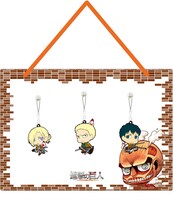 キャンペーンでプレゼントされる「ラバーストラップ掛けホワイトボード＆オリジナル ちみキャララバーストラップ アニ・ライナー・ベルトルトセット」。 (c)諫山創・講談社／「進撃の巨人」製作委員会