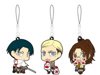 キャンペーンでプレゼントされるオリジナル ちみキャララバーストラップ リヴァイ・エルヴィン・ハンジセット。 (c)諫山創・講談社／「進撃の巨人」製作委員会