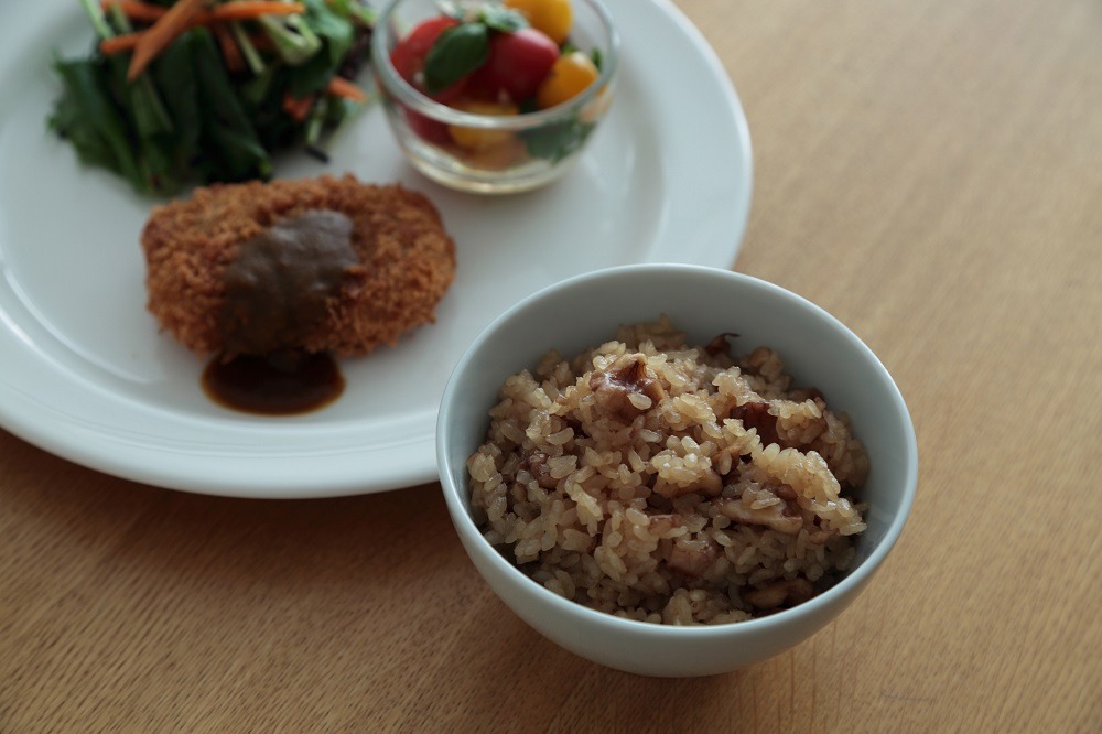 「くるみごはん」と「手作りウスターソース（コロッケ付）」。