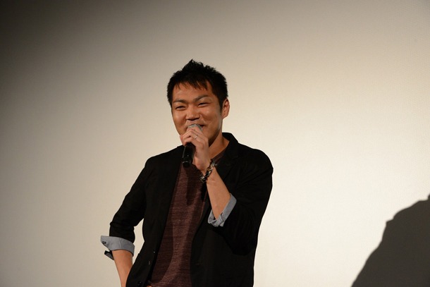 モハメド・アヴドゥル役の三宅健太。