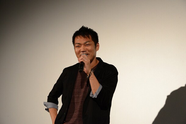 モハメド・アヴドゥル役の三宅健太。