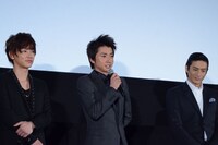 （左から）佐藤健、藤原竜也、伊勢谷友介。