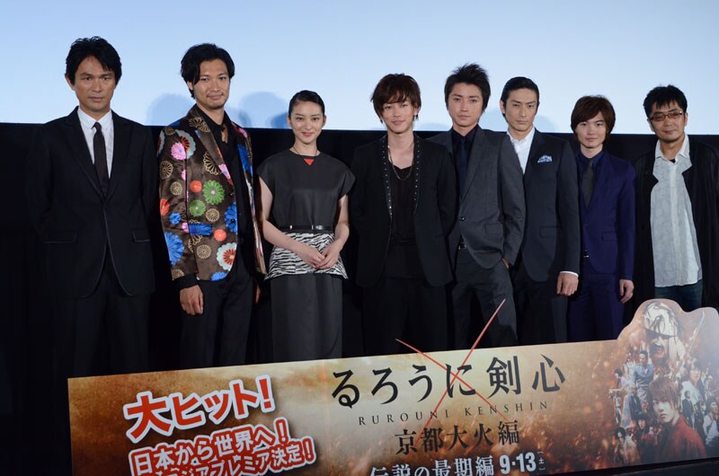 舞台挨拶の様子。