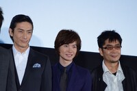 （左から）伊勢谷友介、神木隆之介、大友啓史監督。