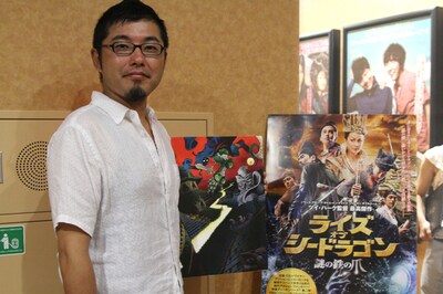 映画「ライズ・オブ・シードラゴン 謎の鉄の爪」公開初日イベントに登場した久正人。