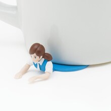 「お目覚めソコ子」。コップの底で寝ていたのだろうか。(c)タナカカツキ / KITAN CLUB