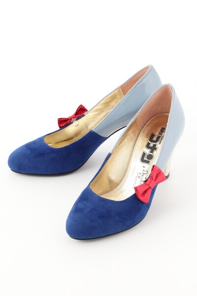 「江戸川コナンモデルパンプス」。真実はいつも1つ、靴は2つで1足。(c)青山剛昌/小学館・読売テレビ・TMS 1996