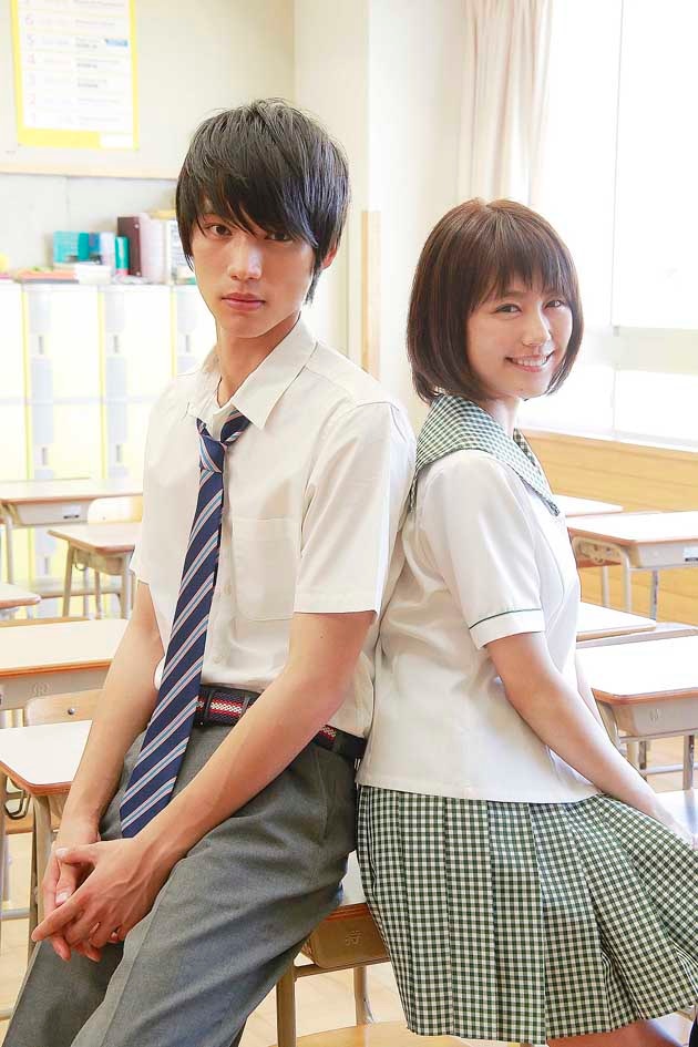左から一ノ瀬蓮役の福士蒼汰、木下仁菜子役の有村架純。 (c)2015映画「ストロボ・エッジ」製作委員会 (c)咲坂伊緒/集英社