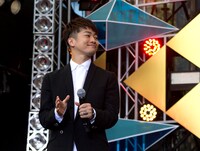 烏丸京介役の福山潤。