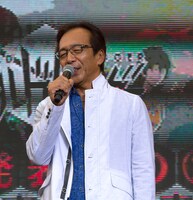 レプリカ役の田中秀幸。