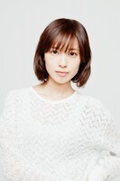 吉野役の戸田恵梨香。