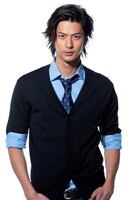 玉藻京介役の速水もこみち。