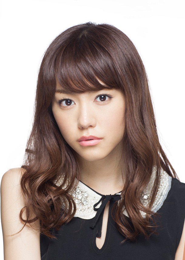 高橋律子役の桐谷美玲。