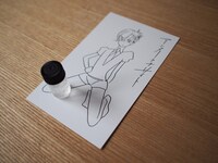 アンタークチサイトの宝石とイラストカード。