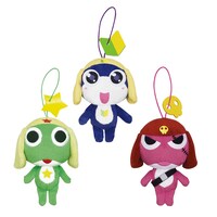プライズ景品のチャーム付きマスコット。左からケロロ、タママ、ギロロ。(c)2014 Mine Yoshizaki/KADOKAWA, SUNRISE(c)FURYU CORPORATION 2014