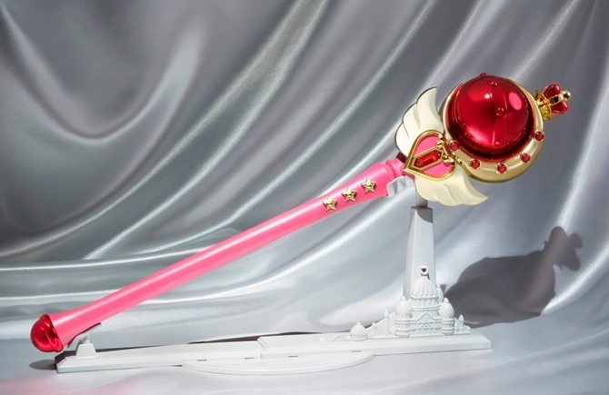 「PROPLICA キューティムーンロッド」(C)Naoko Takeuchi(C)武内直子・PNP／ミュージカル「美少女戦士セーラームーン」製作委員会2014(C)武内直子・PNP・講談社・東映アニメーション(C)武内直子・PNP・東映アニメーション