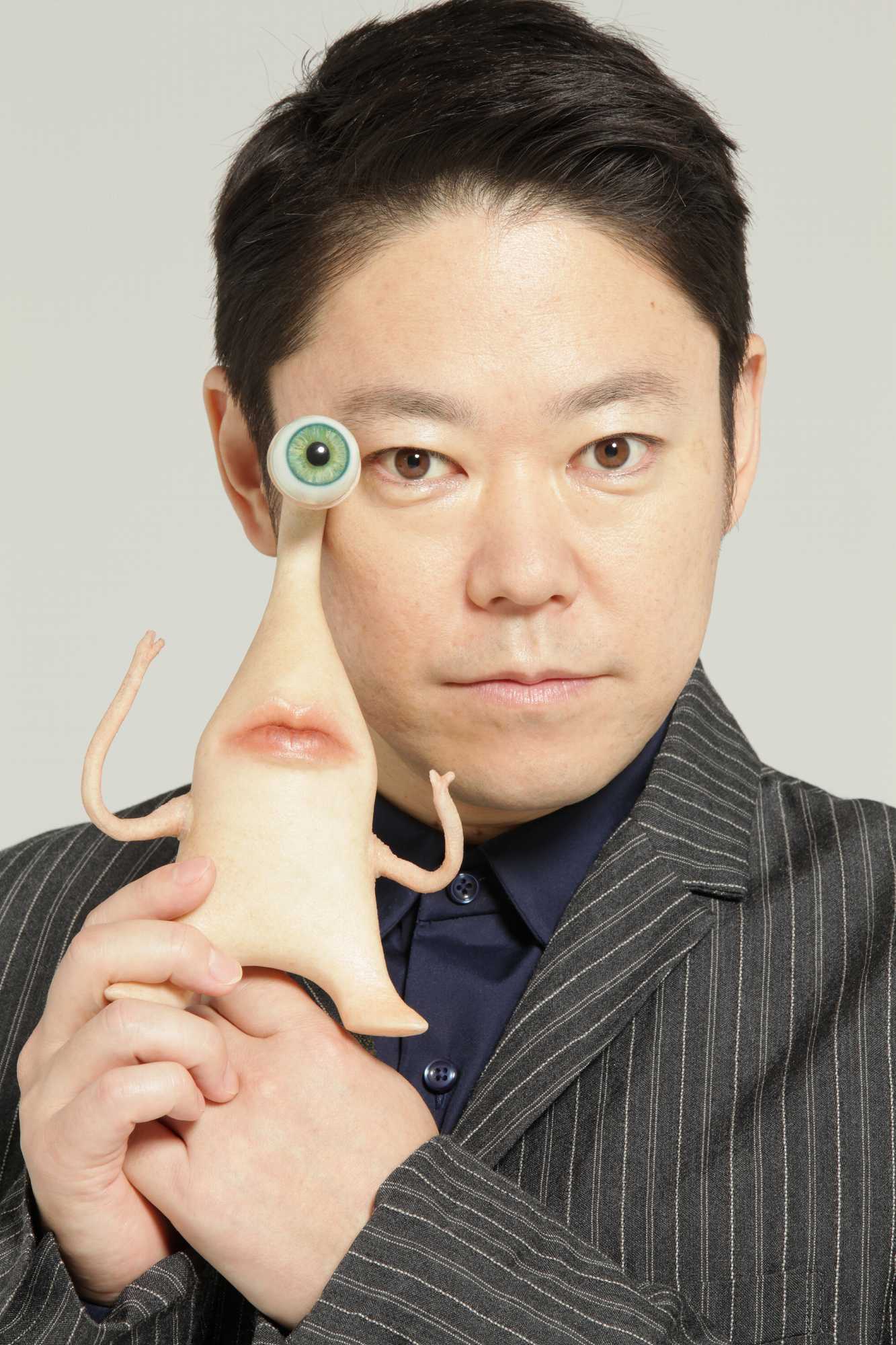 ミギーを演じる阿部サダヲ。