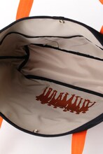 トートバッグの「烏野高校モデル」。(c)古舘春一/集英社・「ハイキュー!!」製作委員会・MBS