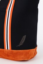 トートバッグの「烏野高校モデル」。(c)古舘春一/集英社・「ハイキュー!!」製作委員会・MBS