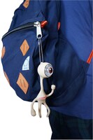 「寄生獣 ミギーベンダブルLEDキーチェーン」を鞄に装着した様子。(c)岩明均／講談社