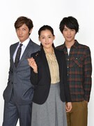 （左から）朝尾侑役の玉木宏、青石花笑役の綾瀬はるか、田之倉悠斗役の福士蒼汰。