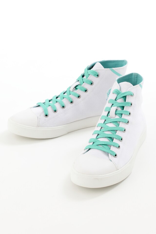 「ハイキュー!!青葉城西高校ユニフォームモデルスニーカー」(c)古舘春一/集英社・「ハイキュー!!」製作委員会・MBS