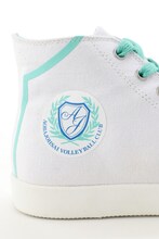 「ハイキュー!!青葉城西高校ユニフォームモデルスニーカー」(c)古舘春一/集英社・「ハイキュー!!」製作委員会・MBS