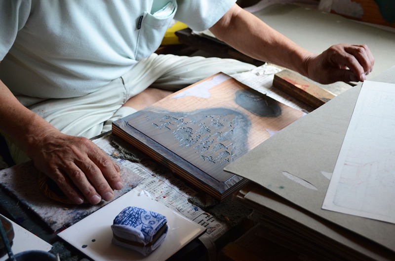 「ドラえもん 浮世絵木版画」制作の様子。