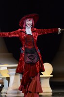 「ミュージカル『黒執事』―地に燃えるリコリス―」より、マダム・レッド。