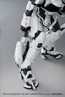 プラモデル「1/48 98式AVイングラム」脚部は開閉し、リボルバーカノンが収納できる。(c)2014 HEADGEAR/「THE NEXT GENERATION -PATLABOR-」製作委員会