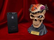 「Skull Knight & Beherit ブラウンアイ・バージョン」(c)三浦建太郎(スタジオ我画)/白泉社