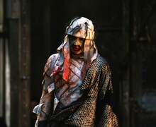 「映画るろうに剣心 京都大火編/伝説の最期編 写真集」より。(c)和月伸宏／集英社 (c)2014「るろうに剣心 京都大火／伝説の最期」製作委員会