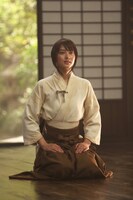 「映画るろうに剣心 京都大火編/伝説の最期編 写真集」より。(c)和月伸宏／集英社 (c)2014「るろうに剣心 京都大火／伝説の最期」製作委員会
