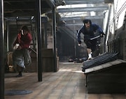 「映画るろうに剣心 京都大火編/伝説の最期編 写真集」より。(c)和月伸宏／集英社 (c)2014「るろうに剣心 京都大火／伝説の最期」製作委員会