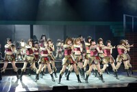 「AKB49～恋愛禁止条例～」ゲネプロの様子。 (c)元麻布ファクトリー・宮島礼史／講談社 (c)AKS