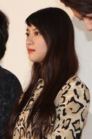 神谷薫役の武井咲。