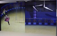 空中ブランコやジャグリングをしているような写真が撮影できるコーナー。 (c)枢やな/スクウェアエニックス・黒執事Project・MBS