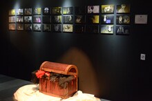 「黒執事 Book of Circus 追憶の箱庭 - Garden of Recollection - 展」の展示。 (c)枢やな/スクウェアエニックス・黒執事Project・MBS