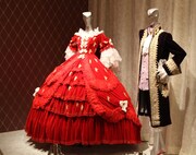 宝塚歌劇団の「ベルサイユのばら」舞台衣装。